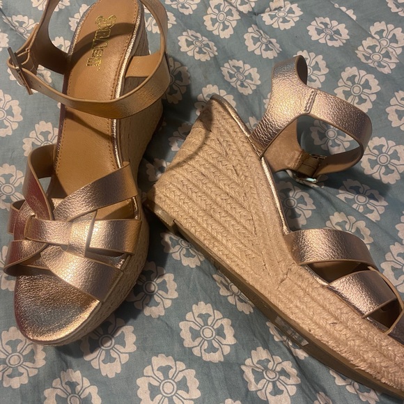 COPY - Metallic Gold size 9 wedges - Picture 4 of 5